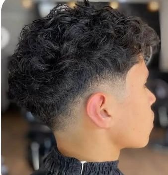Corte de pelo de barbería realizado en Shekinah